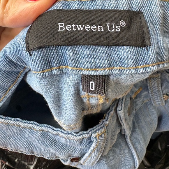 Between Us women’s hearts rhinestones wide led denim jeans raw hem size 0 used - Picture 9 of 9
